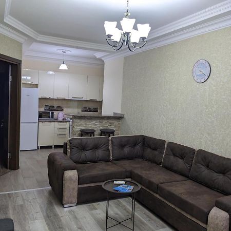Berapartment With Mountain View Batumi Exterior foto