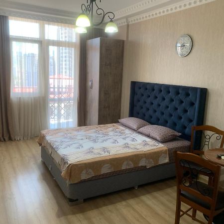 Berapartment With Mountain View Batumi Exterior foto