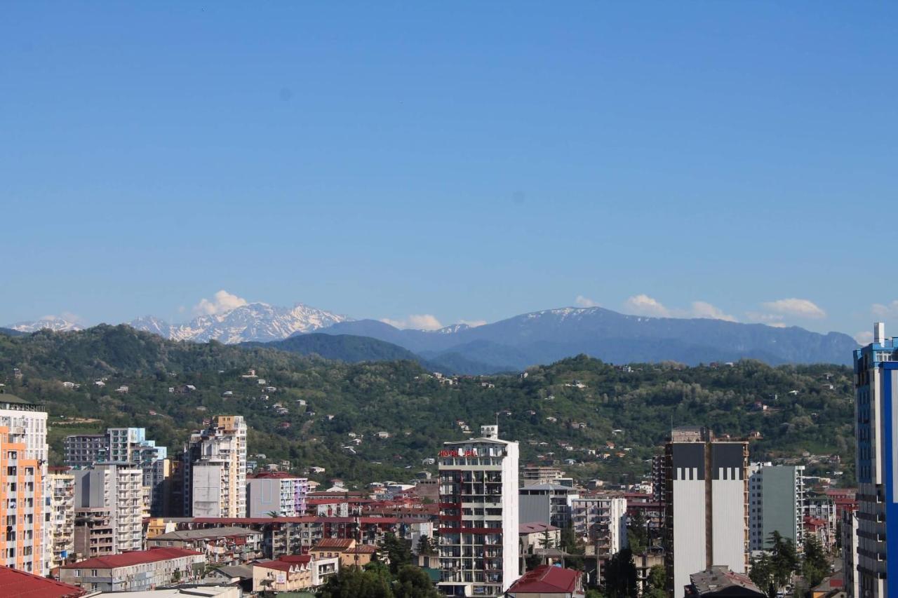 Berapartment With Mountain View Batumi Exterior foto