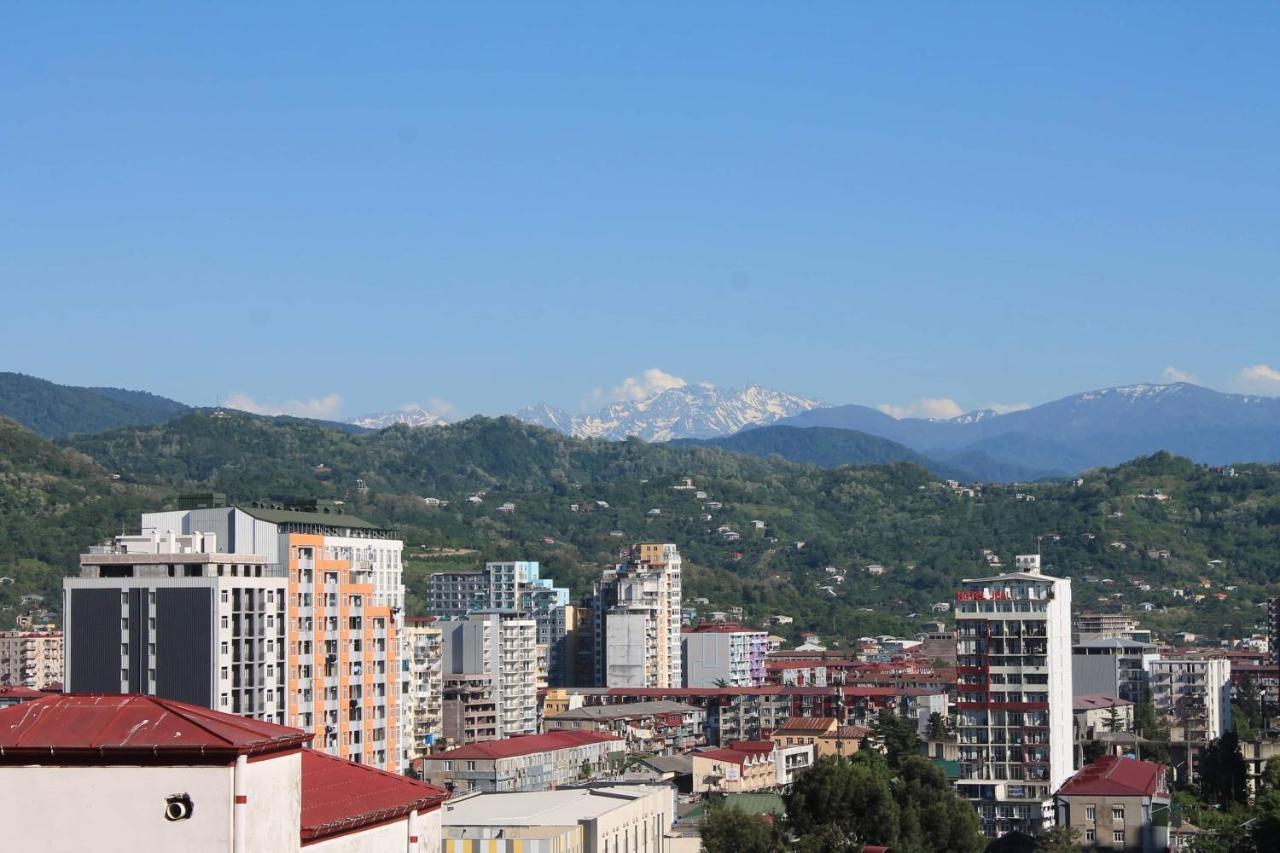 Berapartment With Mountain View Batumi Exterior foto