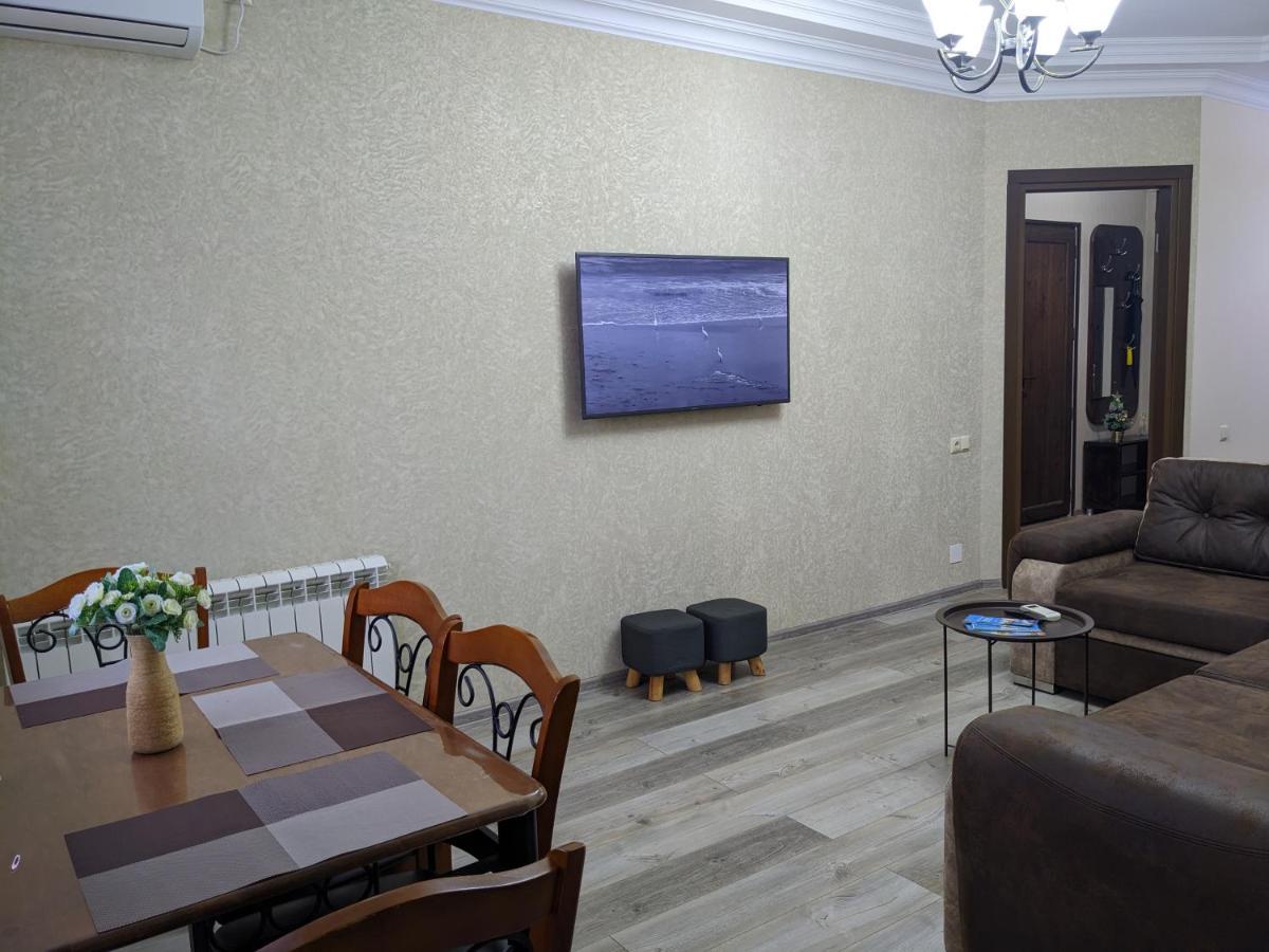 Berapartment With Mountain View Batumi Exterior foto