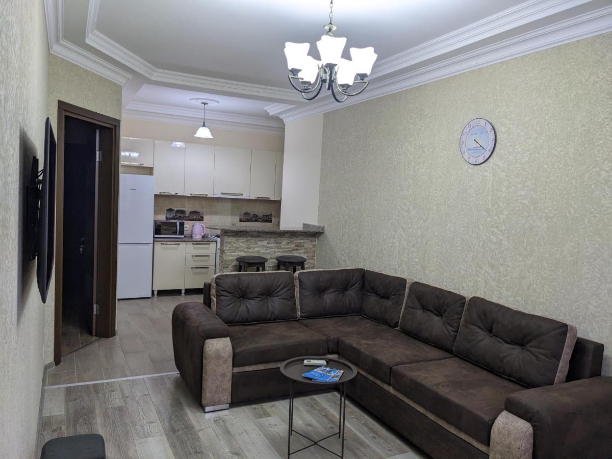 Berapartment With Mountain View Batumi Exterior foto