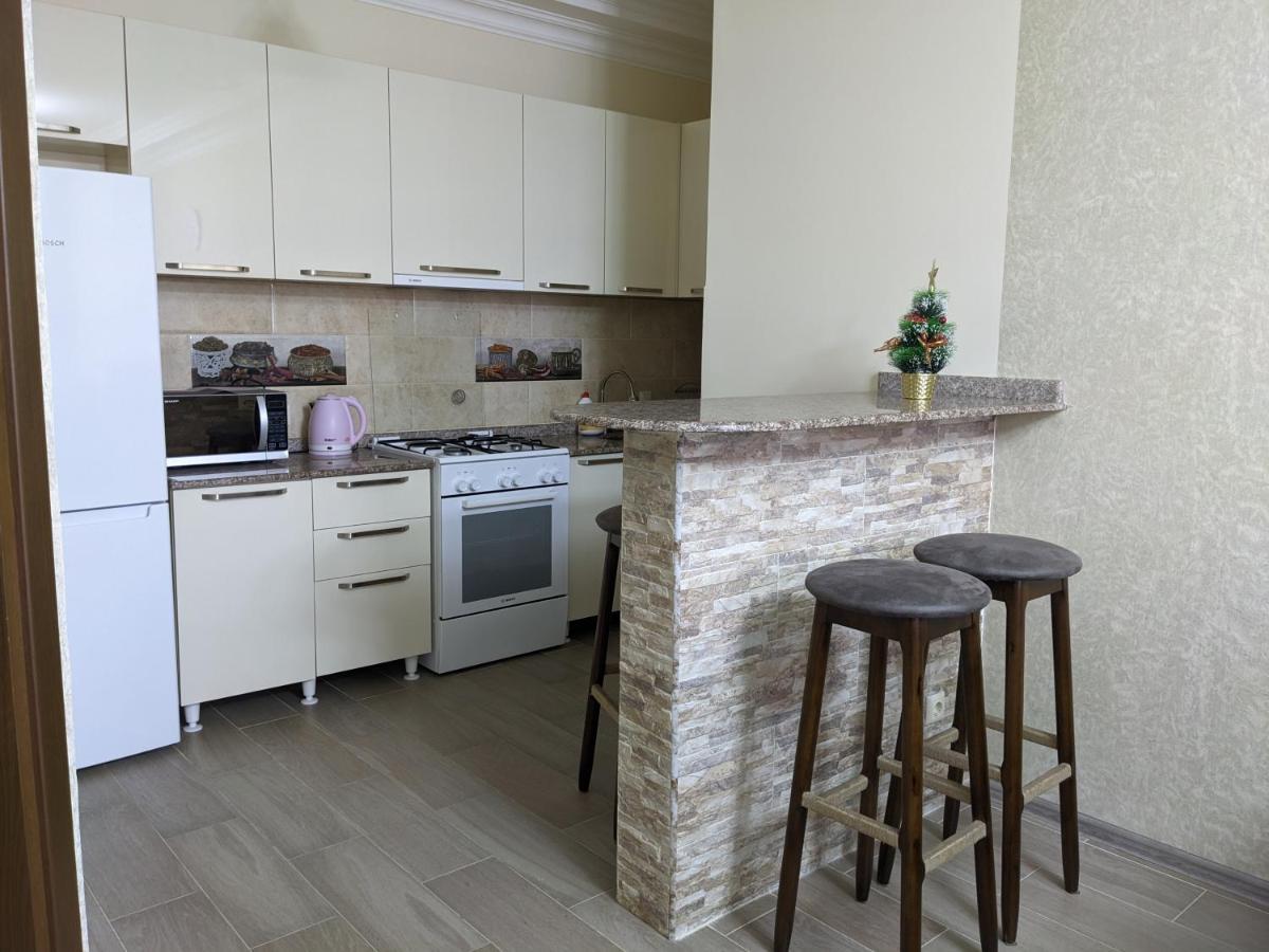 Berapartment With Mountain View Batumi Exterior foto