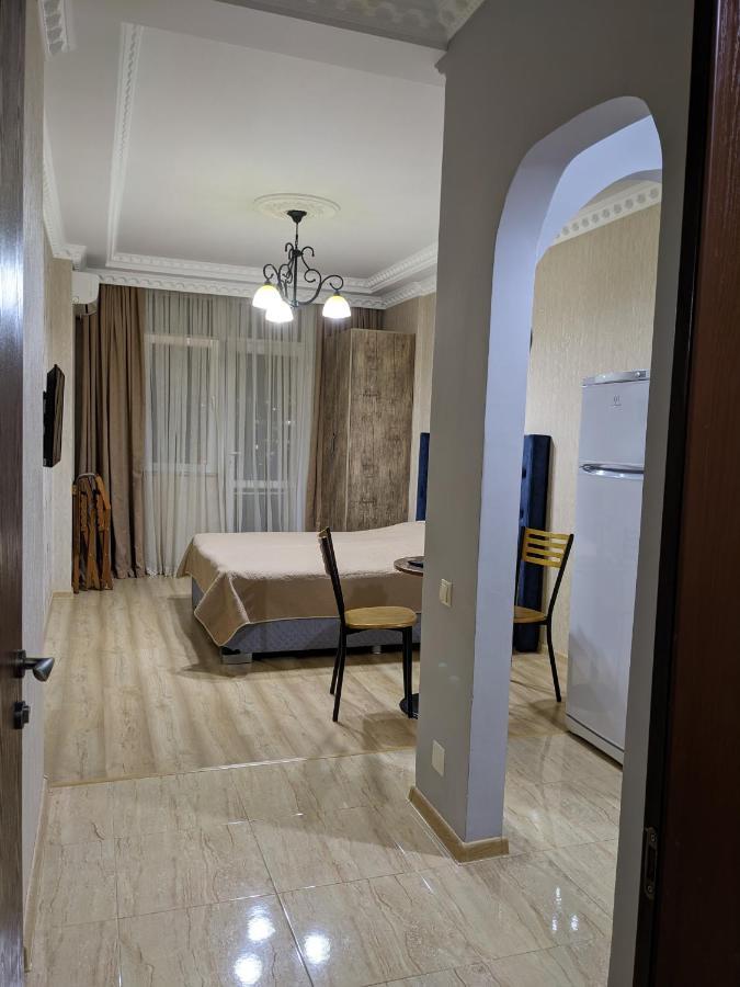 Berapartment With Mountain View Batumi Exterior foto